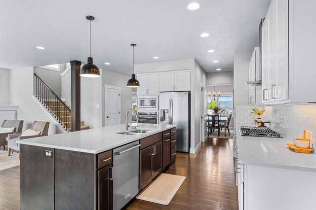 1527 S Morningside Heights Dr, Greenacres, WA 99016