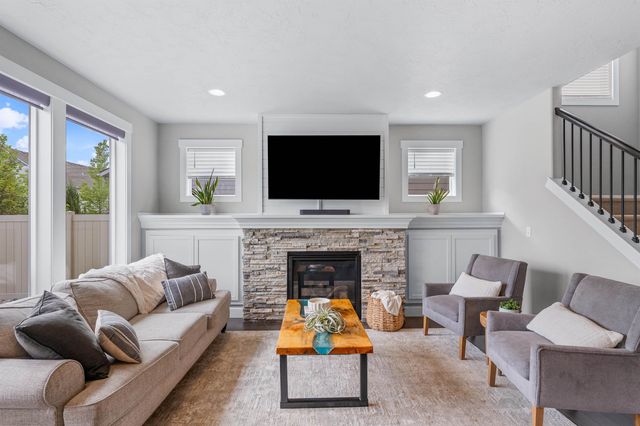 1527 S Morningside Heights Dr, Greenacres, WA 99016