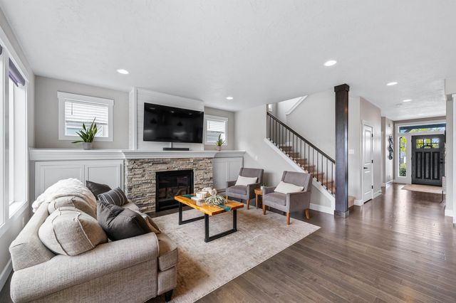1527 S Morningside Heights Dr, Greenacres, WA 99016