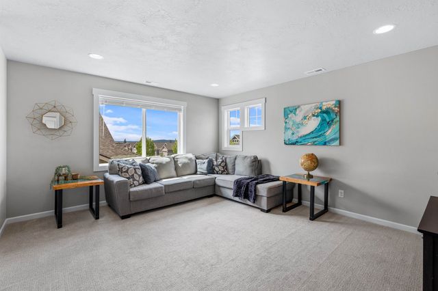 1527 S Morningside Heights Dr, Greenacres, WA 99016