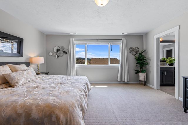 1527 S Morningside Heights Dr, Greenacres, WA 99016
