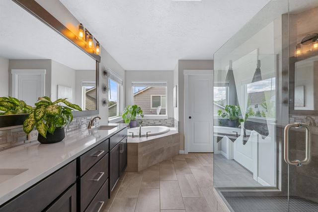 1527 S Morningside Heights Dr, Greenacres, WA 99016