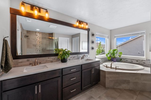 1527 S Morningside Heights Dr, Greenacres, WA 99016