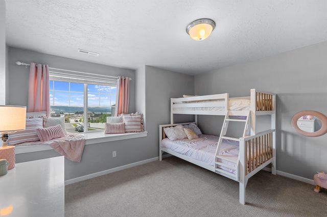 1527 S Morningside Heights Dr, Greenacres, WA 99016