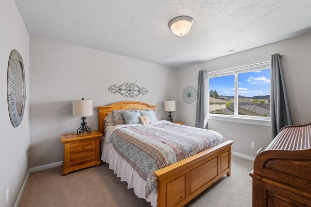1527 S Morningside Heights Dr, Greenacres, WA 99016