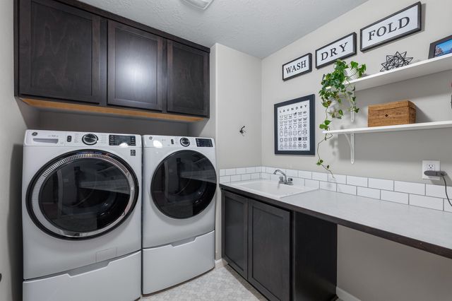 1527 S Morningside Heights Dr, Greenacres, WA 99016
