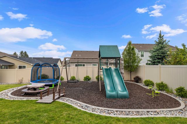 1527 S Morningside Heights Dr, Greenacres, WA 99016