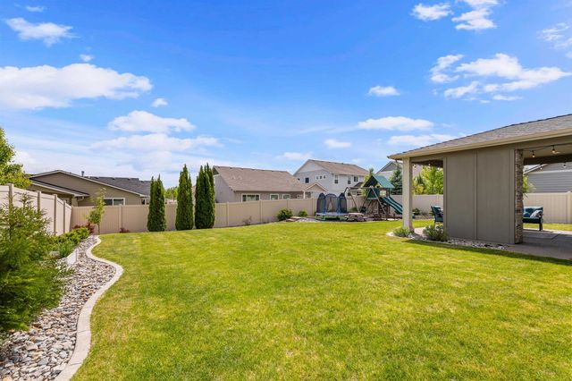 1527 S Morningside Heights Dr, Greenacres, WA 99016