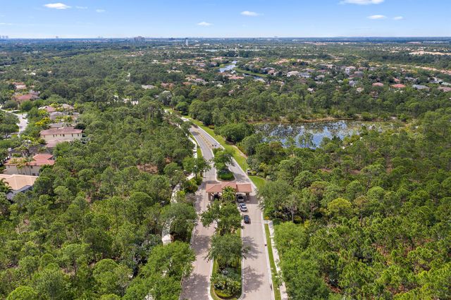 2020 Graden Drive, Palm Beach Gardens, FL 33410