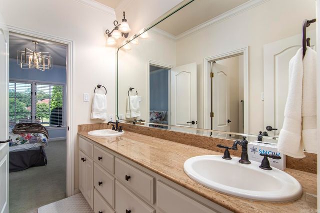 60 Sologne Cir, Little Rock, AR 72223