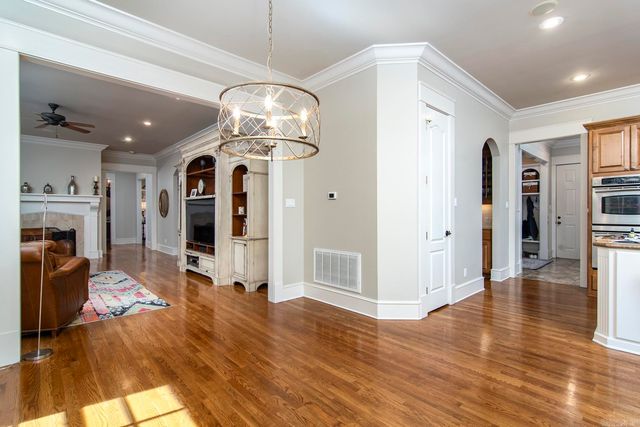 60 Sologne Cir, Little Rock, AR 72223