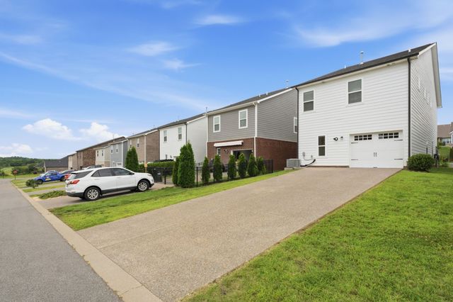 313 Cloverbrook Way, Gallatin, TN 37066