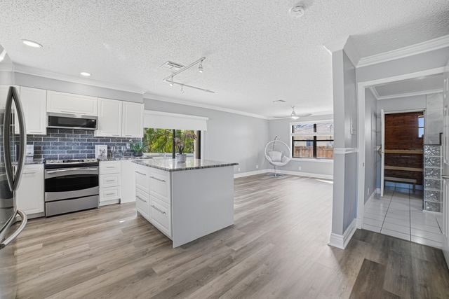 324 W Pine Street 11, Lantana, FL 33462