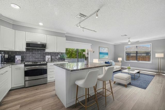 324 W Pine Street 11, Lantana, FL 33462