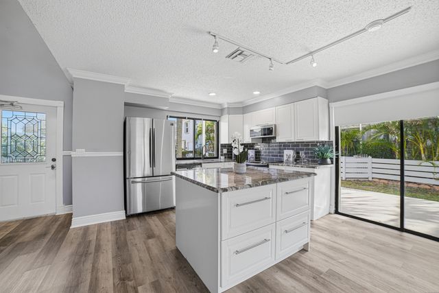 324 W Pine Street 11, Lantana, FL 33462