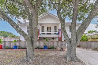 2425 51st Street, Galveston, TX 77551