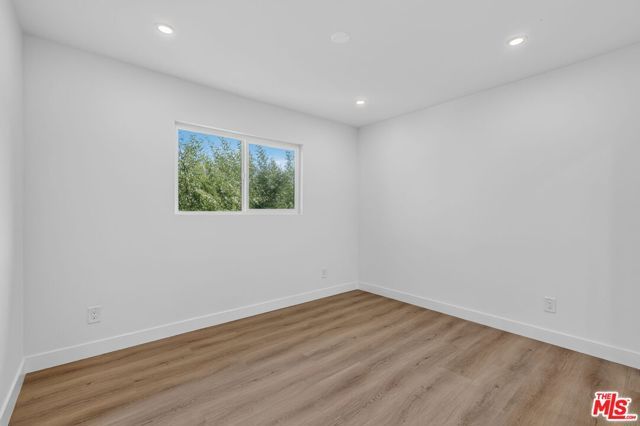 12287 Osborne Street 13, Pacoima (los Angeles), CA 91331