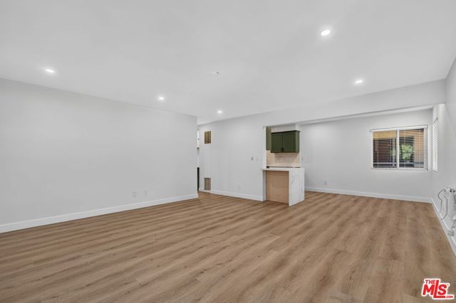 12287 Osborne Street 13, Pacoima (los Angeles), CA 91331