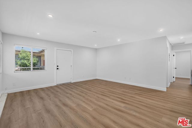 12287 Osborne Street 13, Pacoima (los Angeles), CA 91331