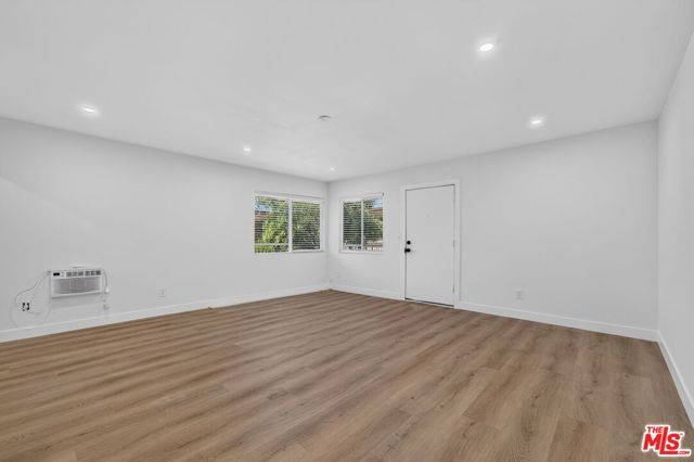 12287 Osborne Street 13, Pacoima (los Angeles), CA 91331