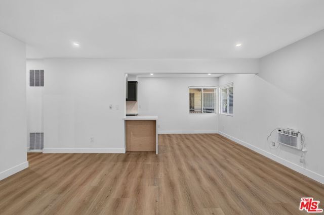 12287 Osborne Street 13, Pacoima (los Angeles), CA 91331