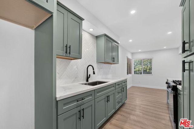 12287 Osborne Street 13, Pacoima (los Angeles), CA 91331