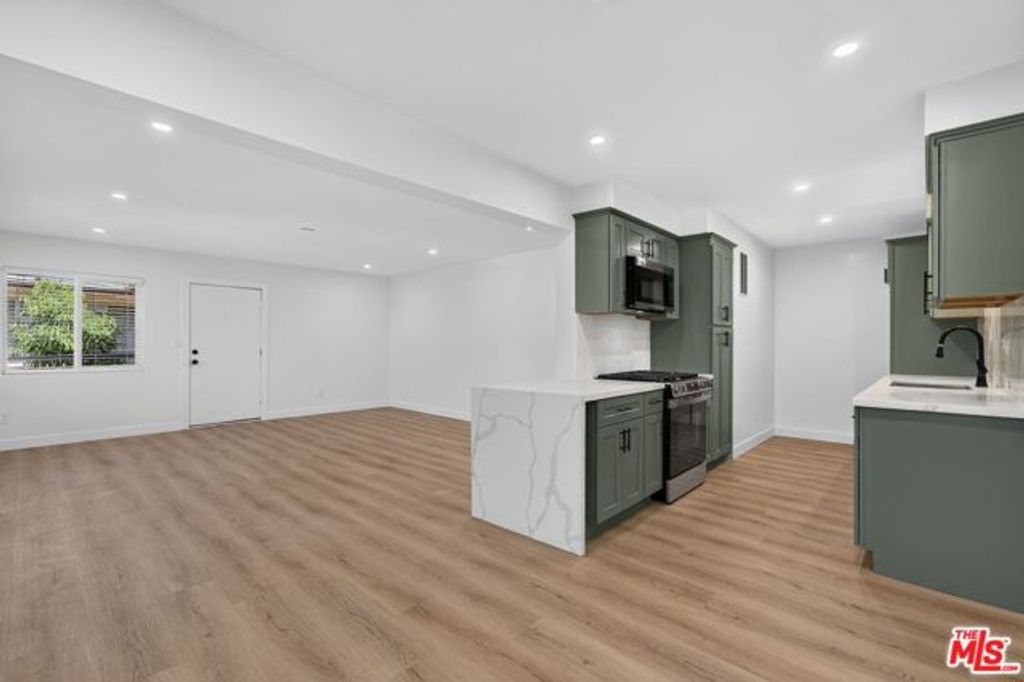 12287 Osborne Street 13, Pacoima (los Angeles), CA 91331