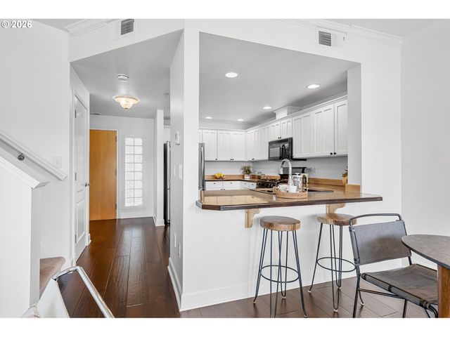 2241 Nw PETTYGROVE St 6, Portland, OR 97210