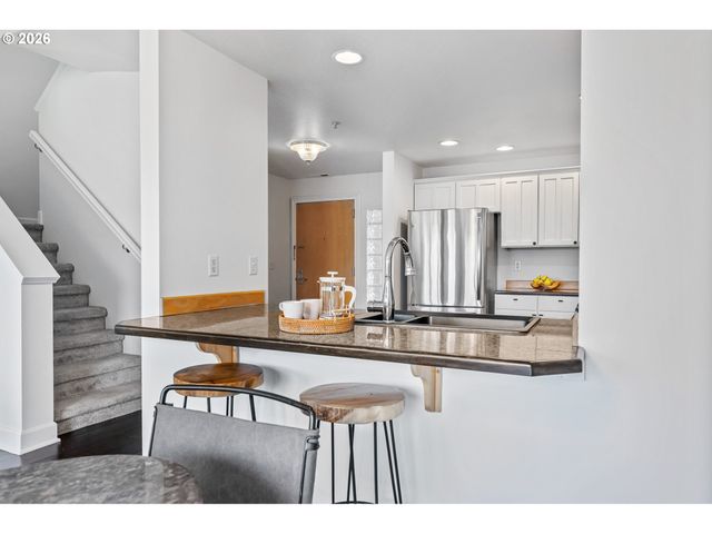 2241 Nw PETTYGROVE St 6, Portland, OR 97210