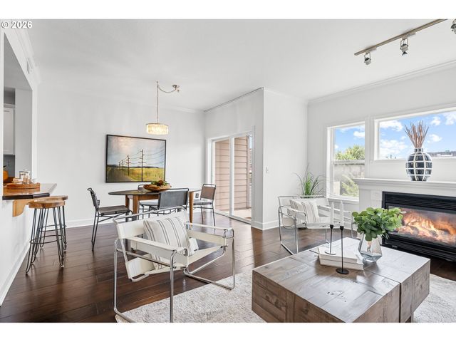 2241 Nw PETTYGROVE St 6, Portland, OR 97210