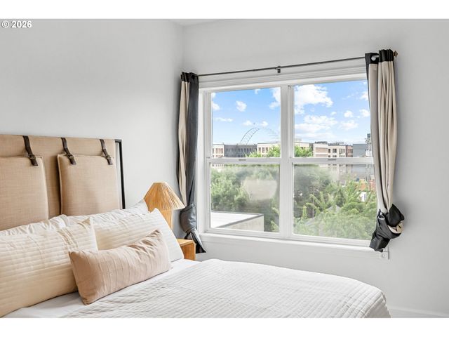 2241 Nw PETTYGROVE St 6, Portland, OR 97210