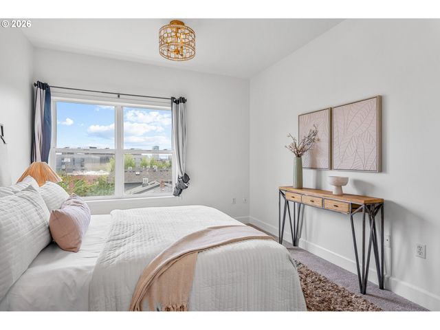 2241 Nw PETTYGROVE St 6, Portland, OR 97210