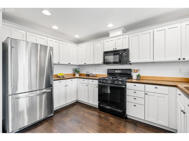 2241 Nw PETTYGROVE St 6, Portland, OR 97210