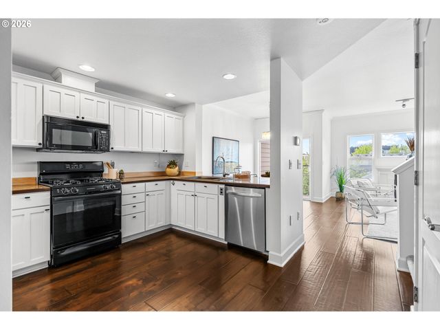 2241 Nw PETTYGROVE St 6, Portland, OR 97210