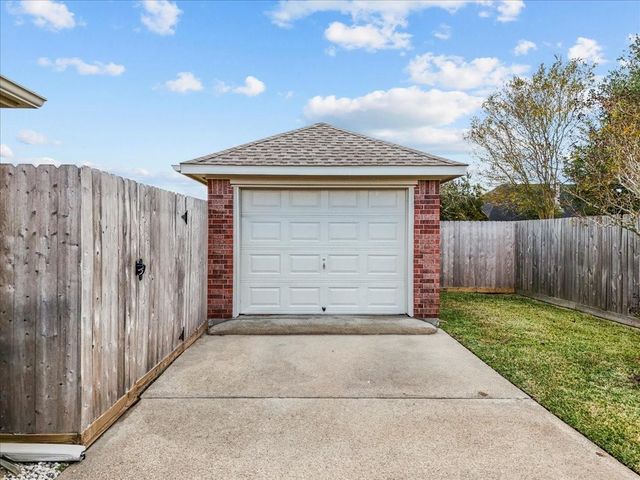 12 Prairie Knoll Drive, Santa Fe, TX 77510