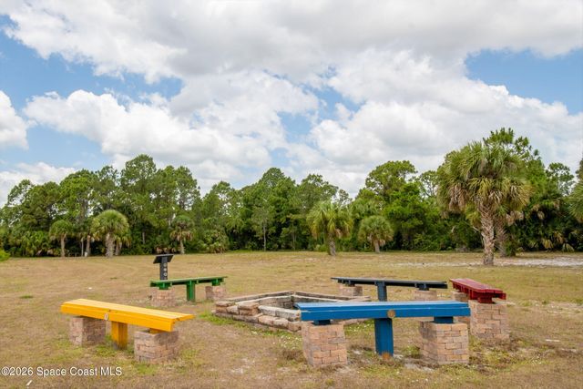 502 Australian Road NW, Palm Bay, FL 32907