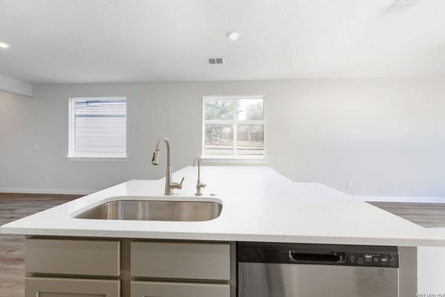 761 Whitman, New Braunfels, TX 78130