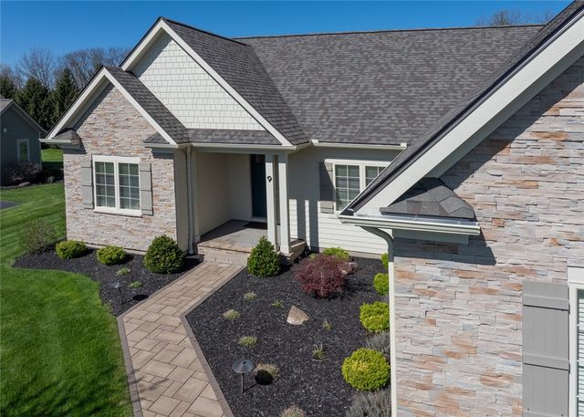 9 Hawkstone Way, Pittsford, NY 14534