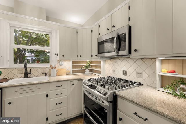 2712 S JUNE ST, Arlington, VA 22202