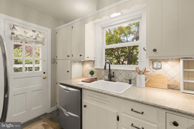 2712 S JUNE ST, Arlington, VA 22202