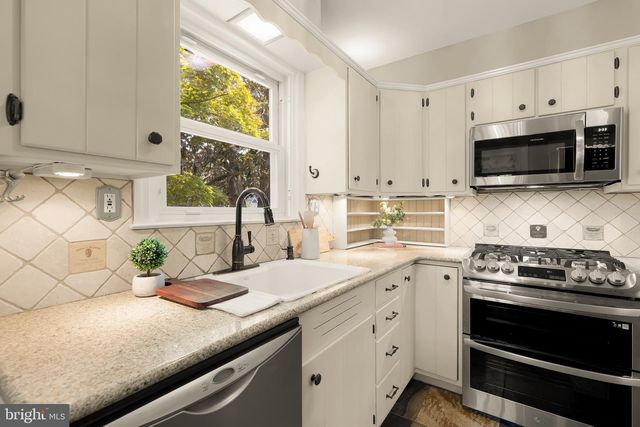 2712 S JUNE ST, Arlington, VA 22202
