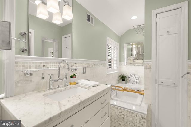 2712 S JUNE ST, Arlington, VA 22202