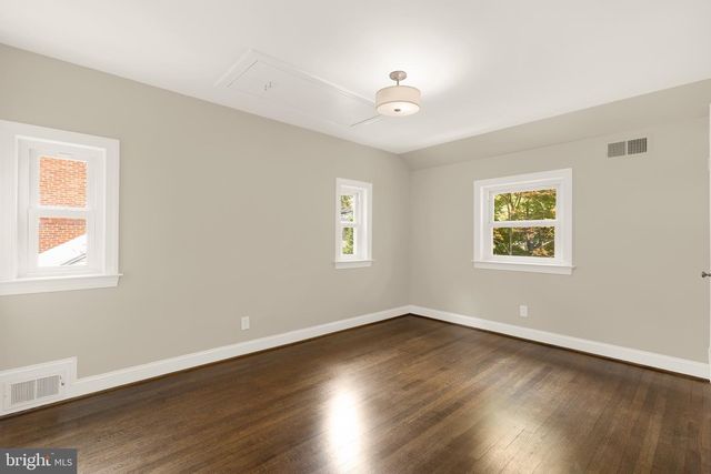 2712 S JUNE ST, Arlington, VA 22202
