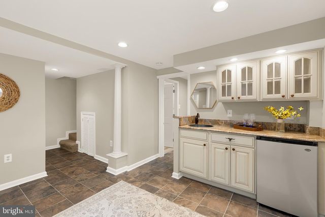 2712 S JUNE ST, Arlington, VA 22202