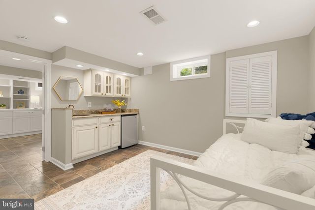 2712 S JUNE ST, Arlington, VA 22202