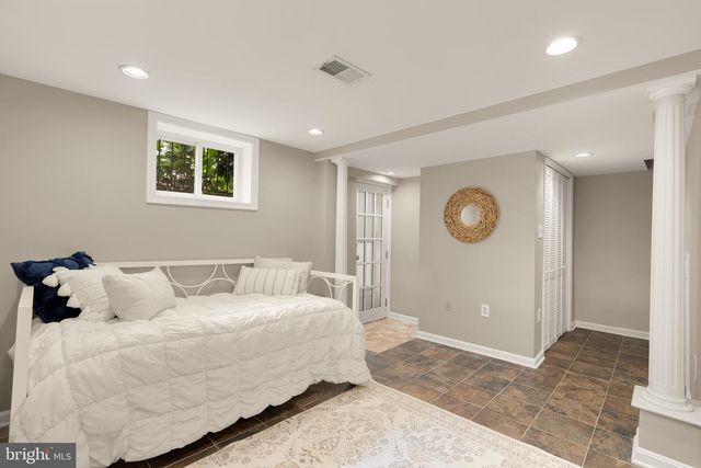 2712 S JUNE ST, Arlington, VA 22202