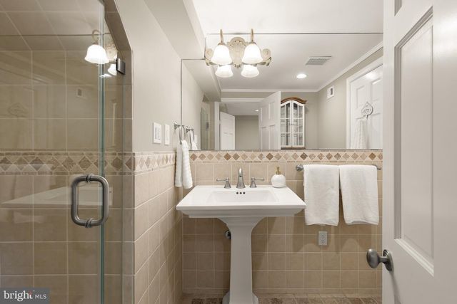 2712 S JUNE ST, Arlington, VA 22202