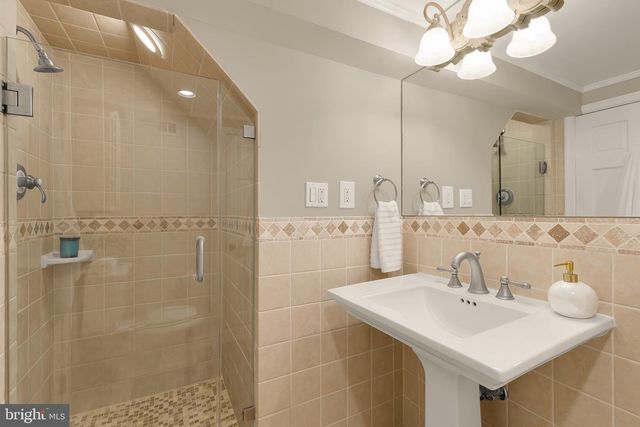 2712 S JUNE ST, Arlington, VA 22202