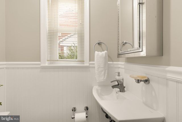 2712 S JUNE ST, Arlington, VA 22202