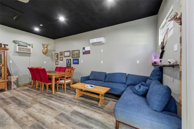 2129 Goerte Drive, Grand Prairie, TX 75051